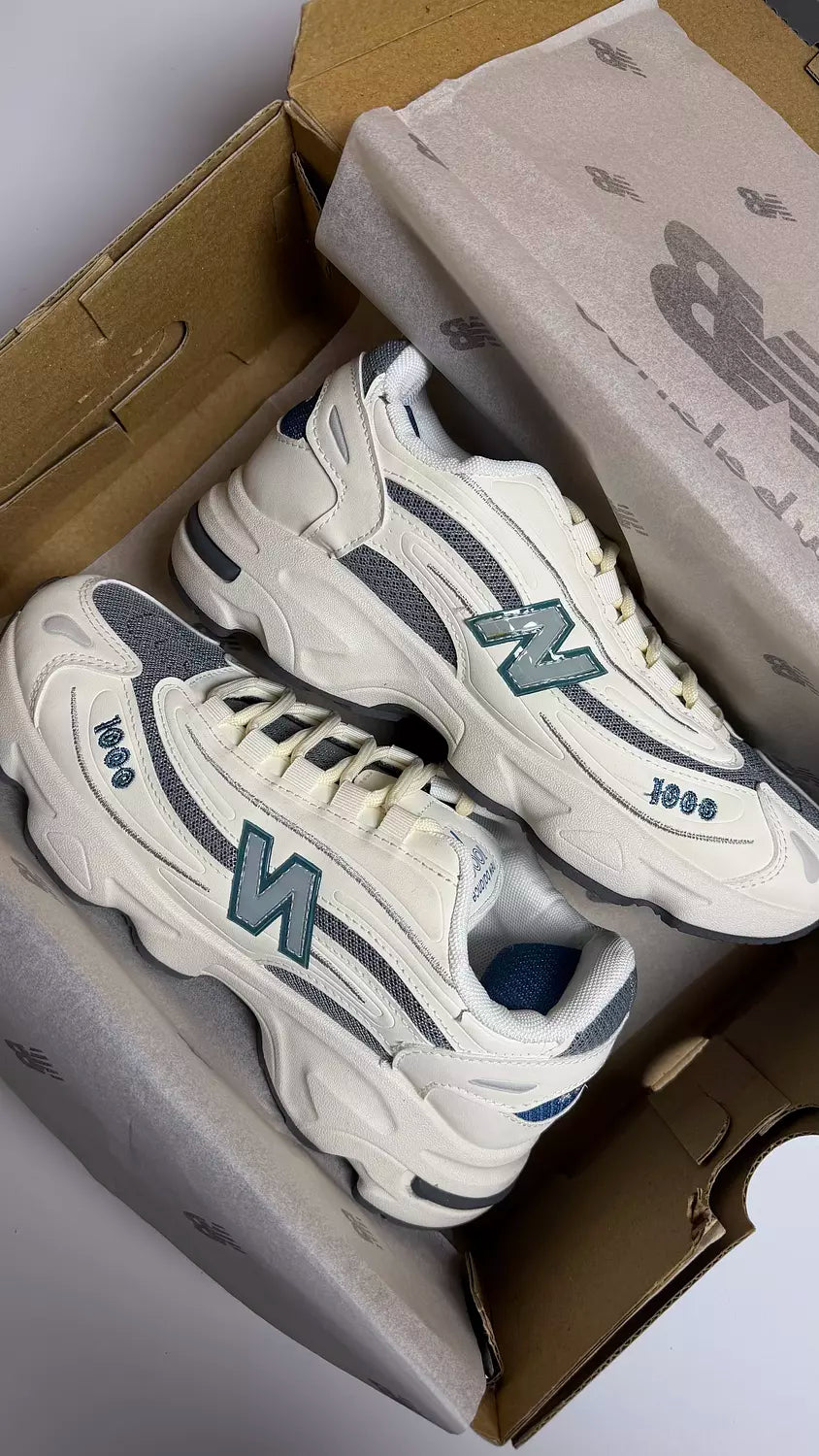 Newbalance 1000 in Off-White