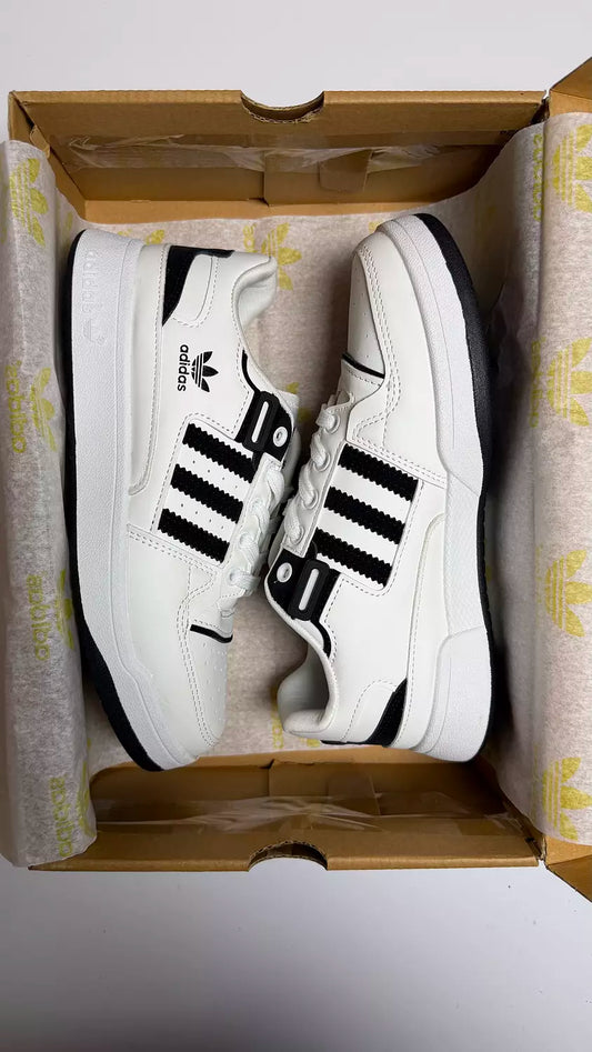 Adidas Forum Low in Black
