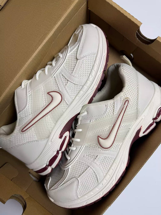 Nike Vomero in Red