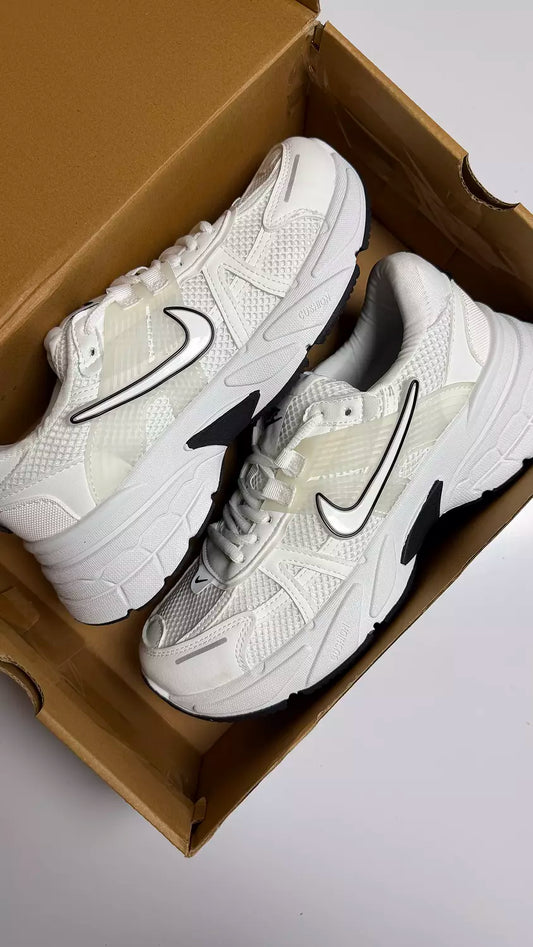 Nike Vomero in Black