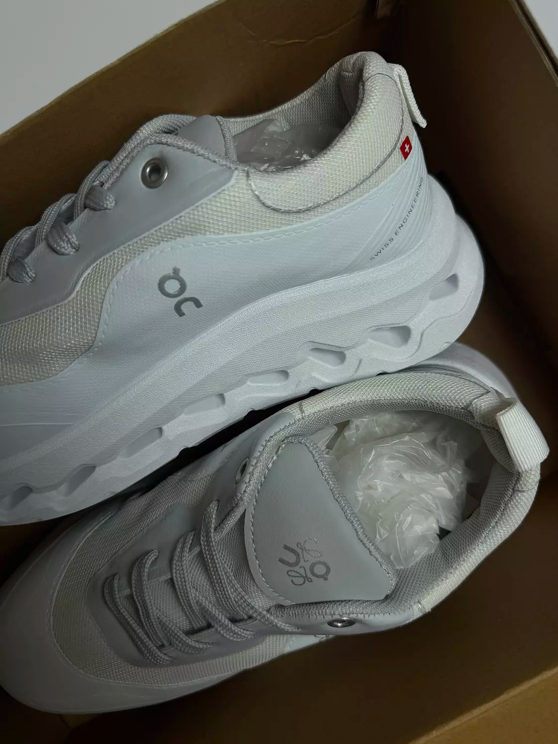 OnCloud Running in White