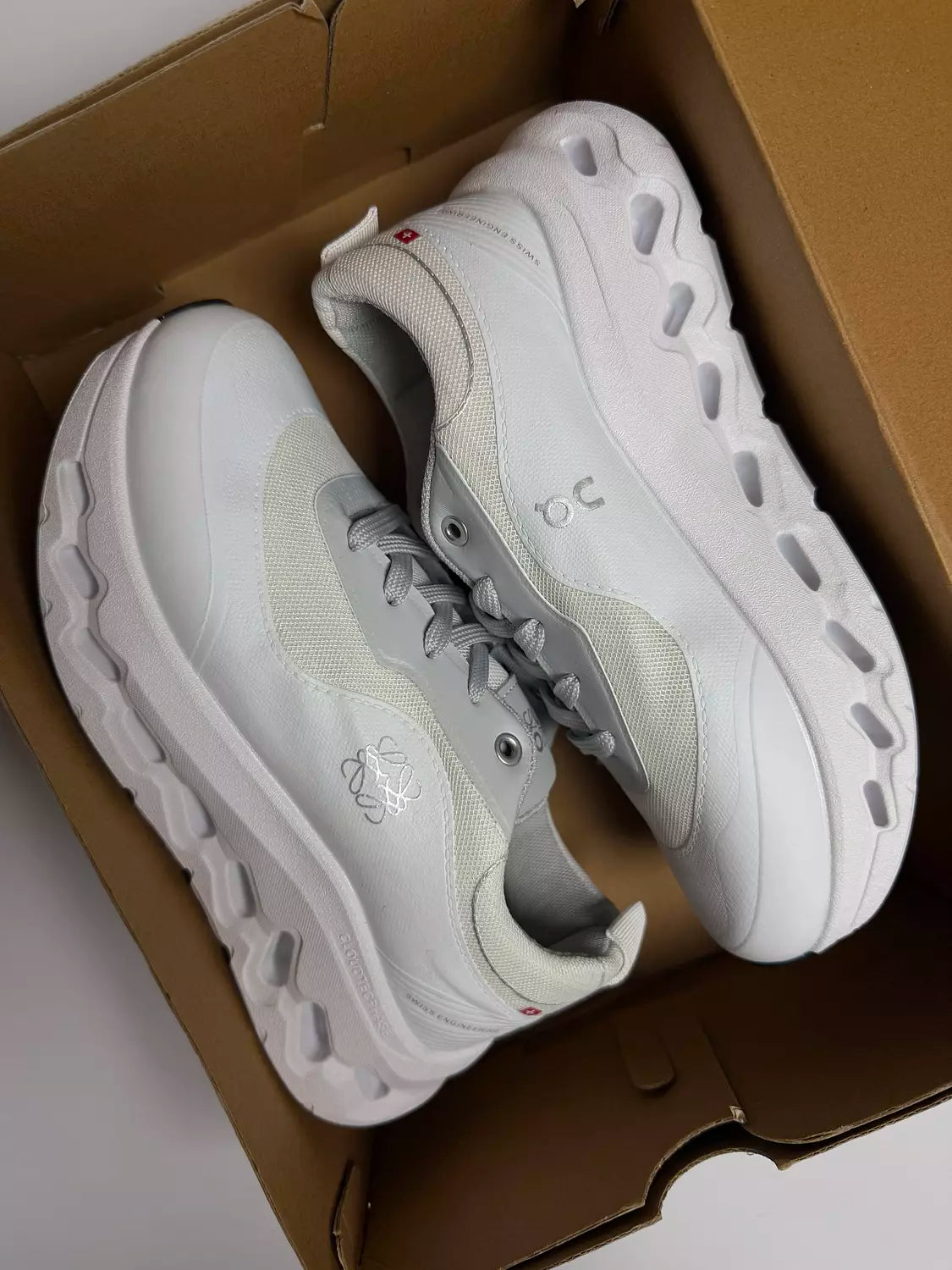 OnCloud Running in White