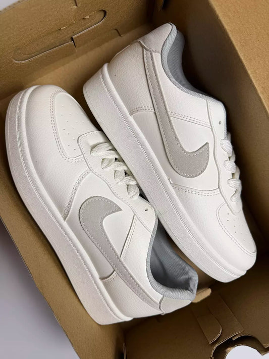 Nike AirForce 1 in Greyy
