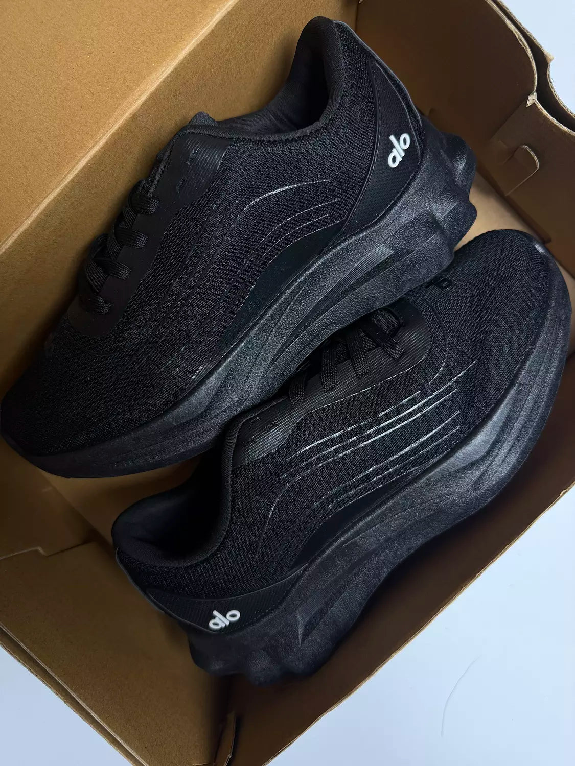 Alo Runner in Black