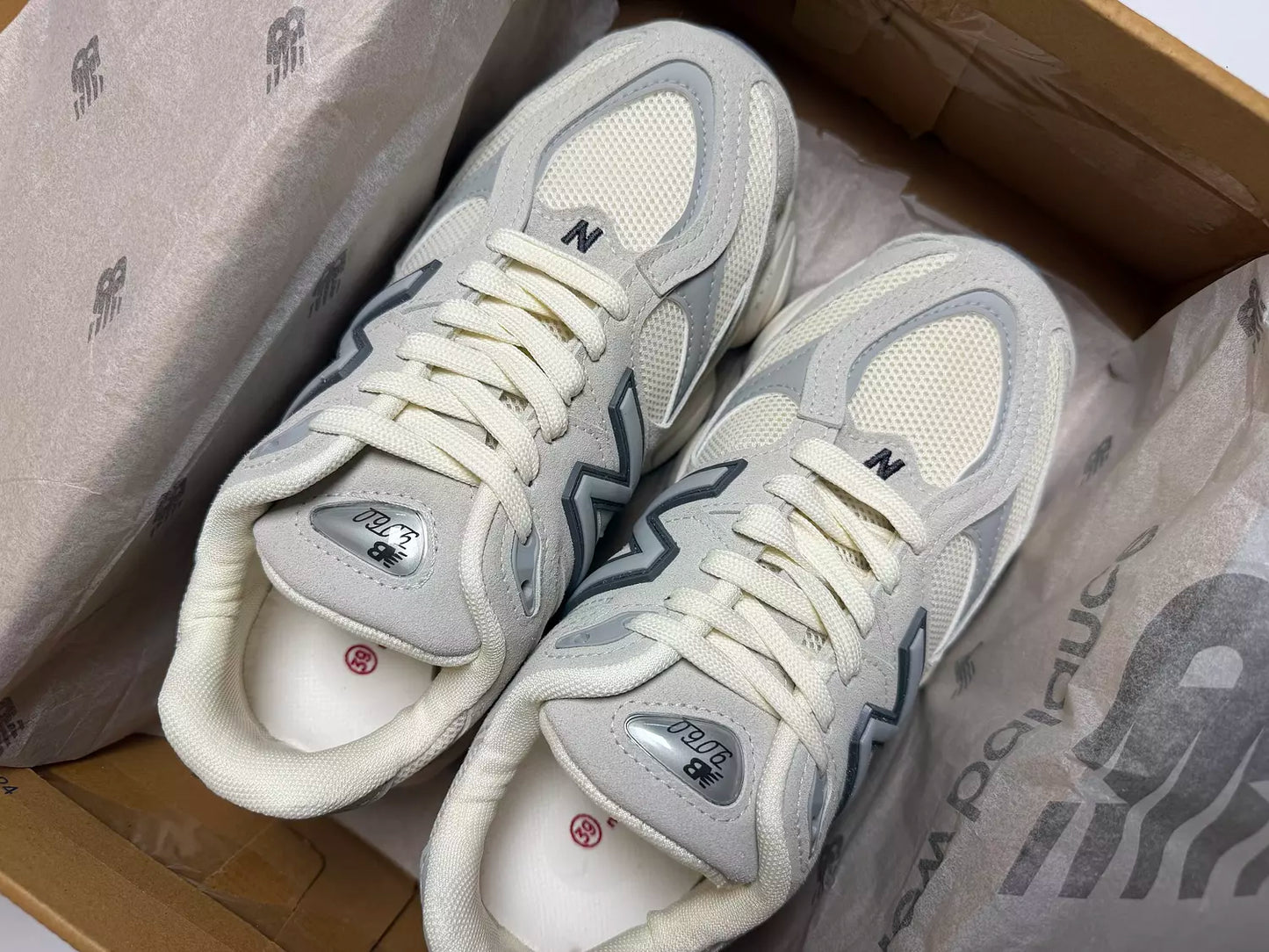 Newbalance 9060 in Light Greyy