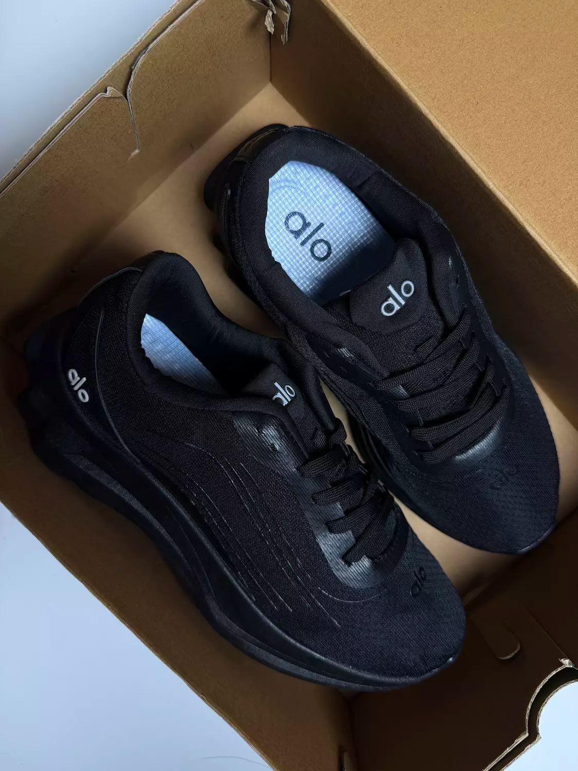 Alo Runner in Black