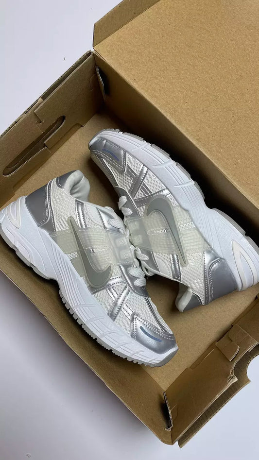 Nike Vomero in Silver